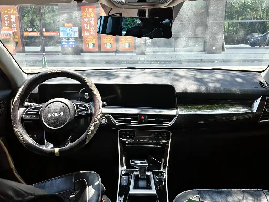 Seltos 1.5 L CVT Distinguished