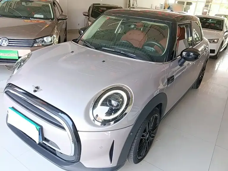 MINI 1.5 T COOPER Artist 5-door