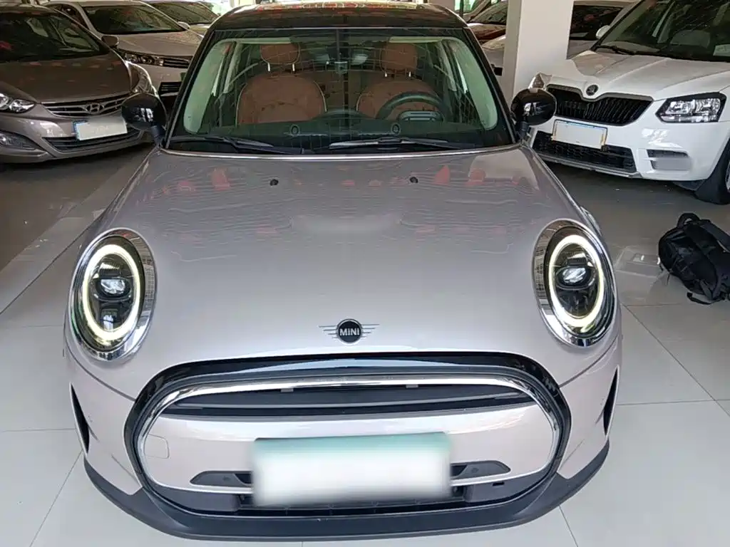 MINI 1.5 T COOPER Artist 5-door