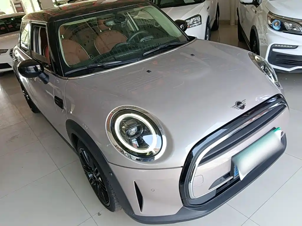 MINI 1.5 T COOPER Artist 5-door