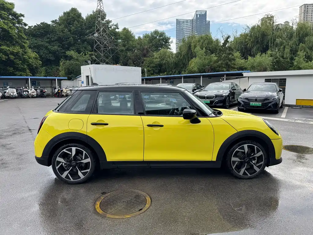 MINI 2.0 T COOPER S Artist 5-door