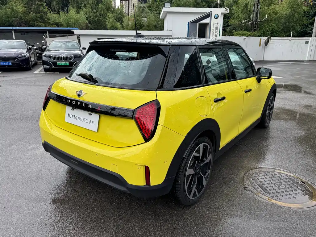 MINI 2.0 T COOPER S Artist 5-door