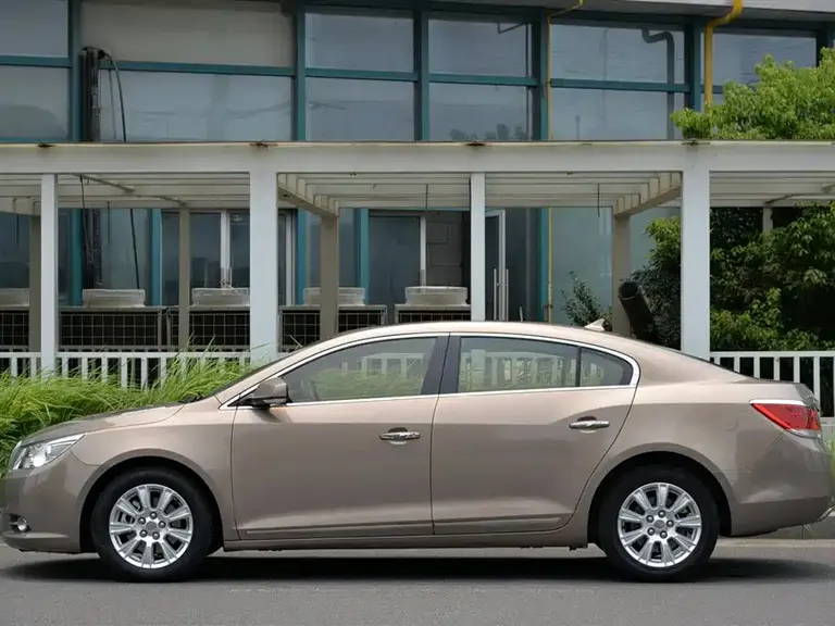 Buick LaCrosse 2.4 L SIDI Elegant Luxury