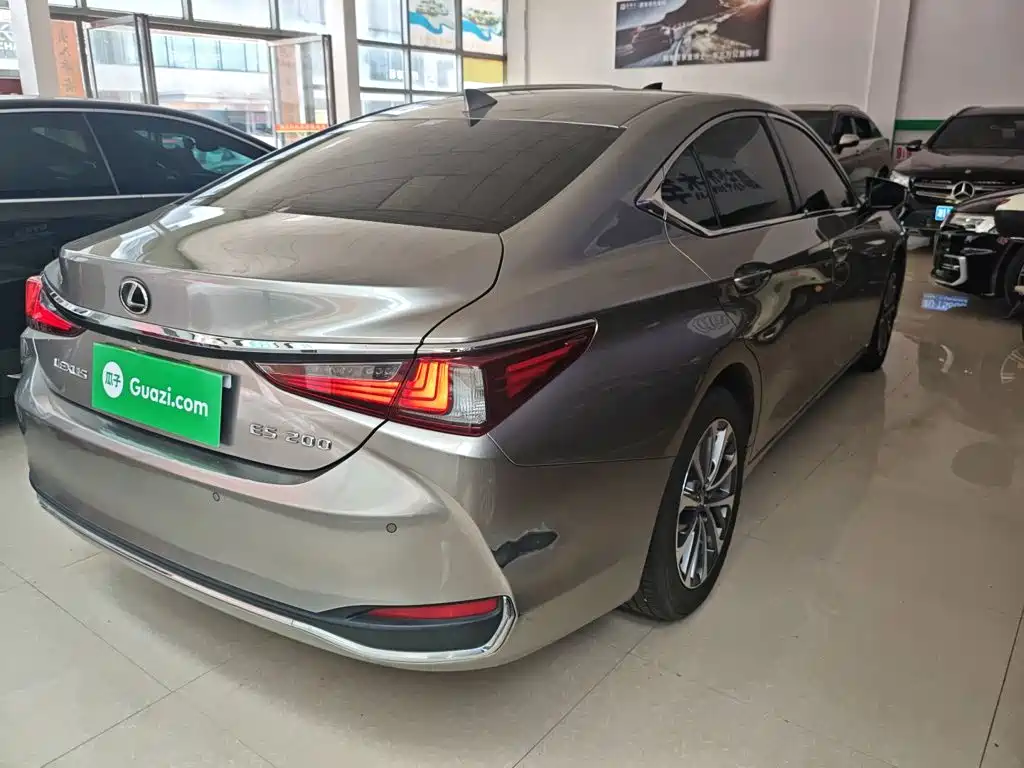 Lexus ES 200 Premium Enjoyment