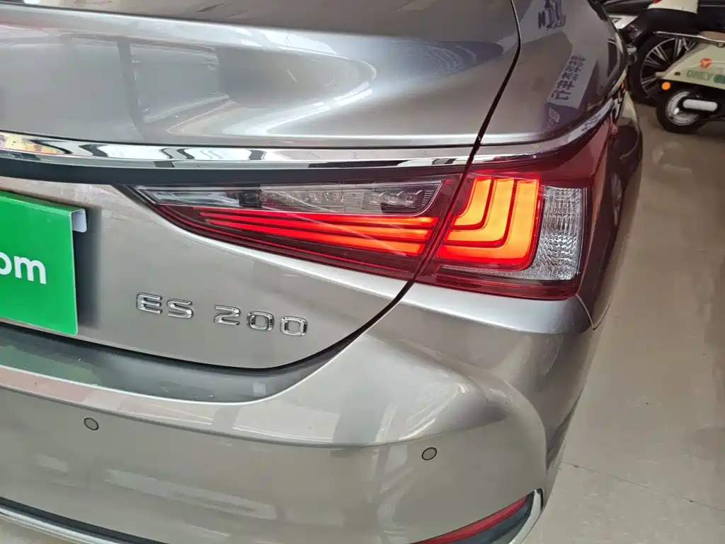 Lexus ES 200 Premium Enjoyment