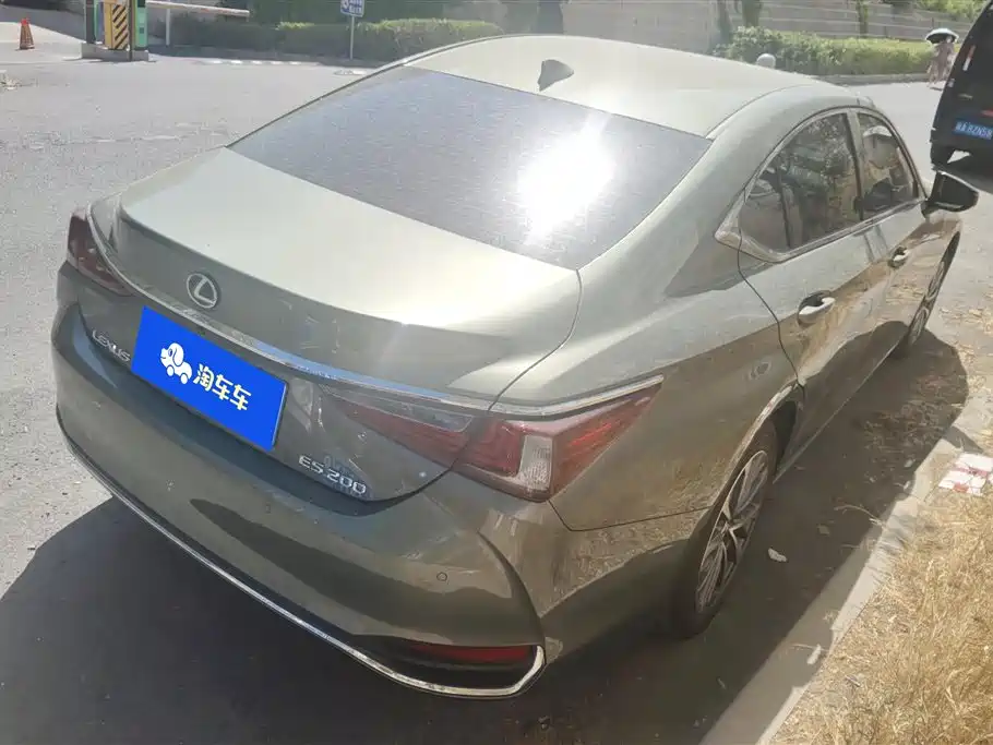 Lexus ES 200 Premium Enjoyment