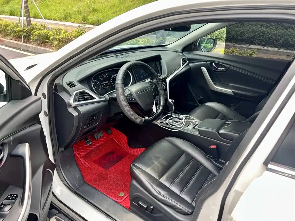 Venucia T90 2.0 L CVT Smart Style