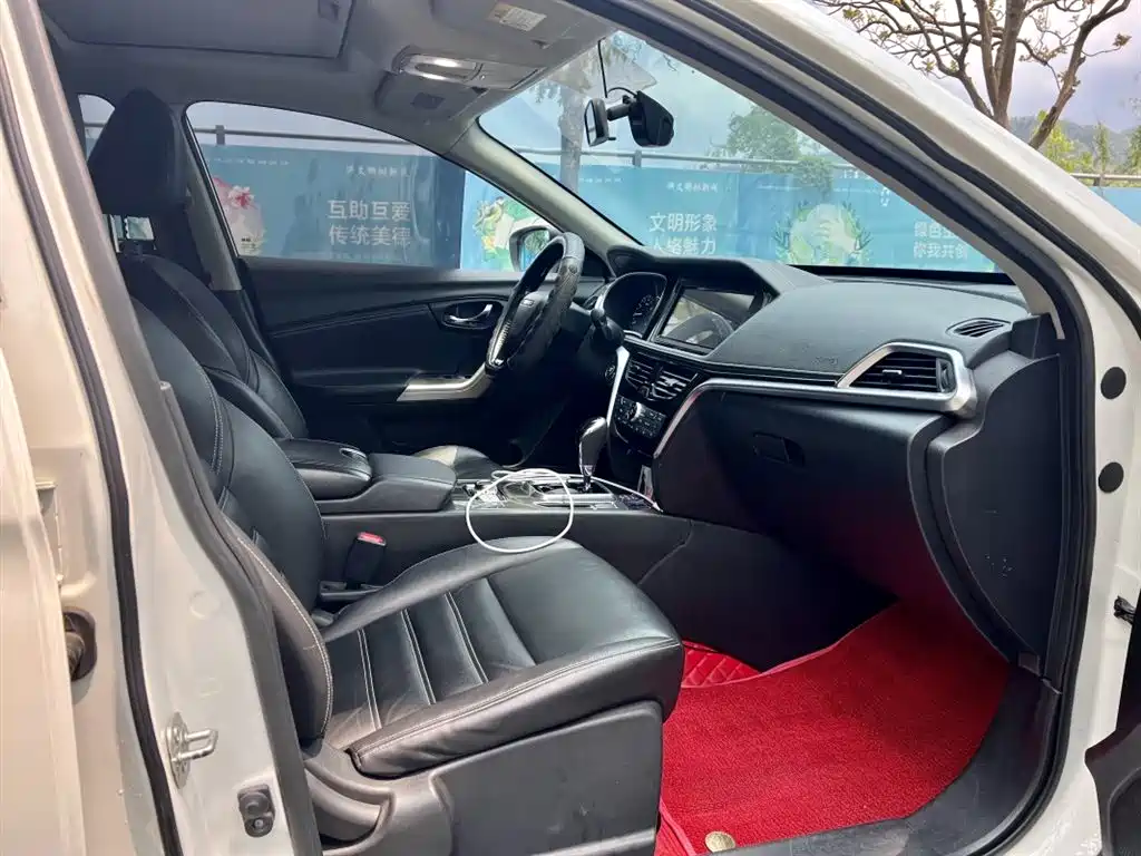 Venucia T90 2.0 L CVT Smart Style