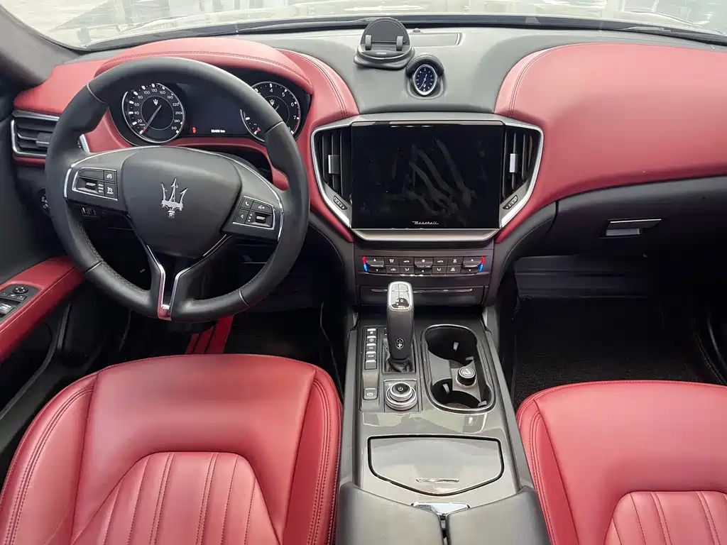 Ghibli 2.0 T GT Sharp Edge
