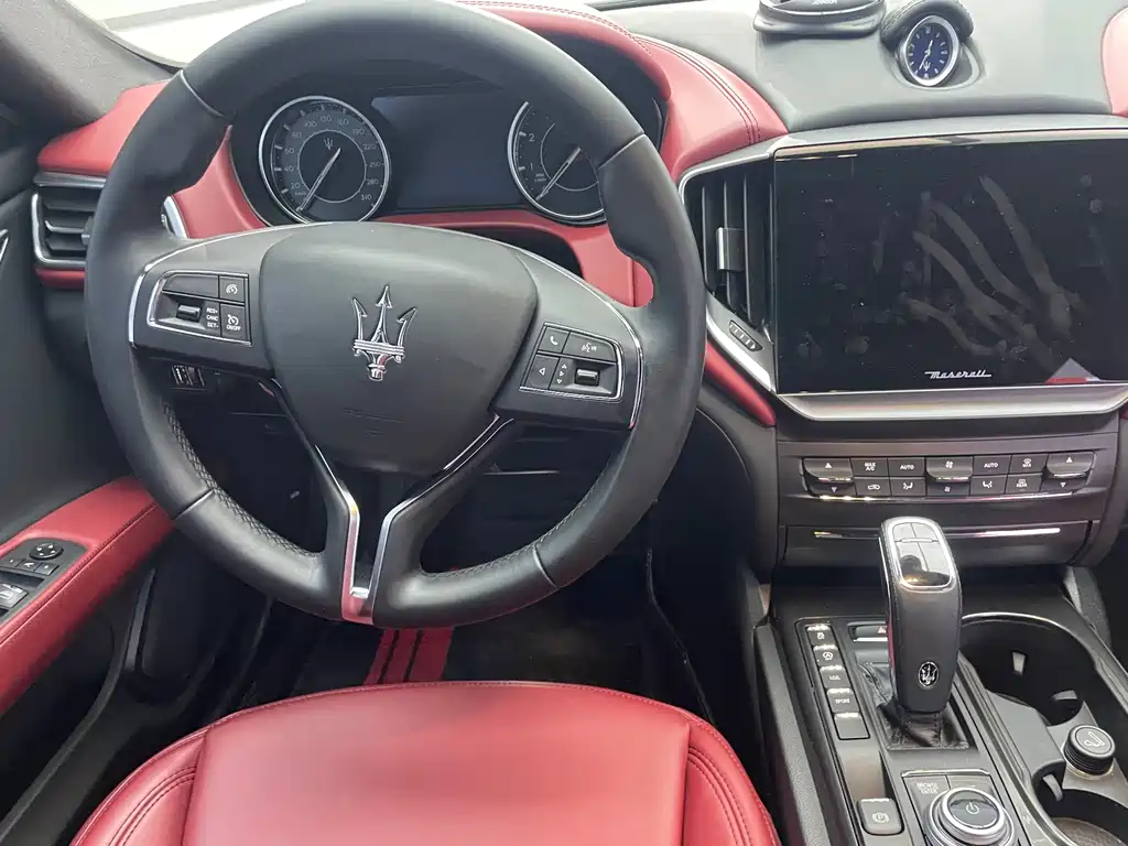 Ghibli 2.0 T GT Sharp Edge