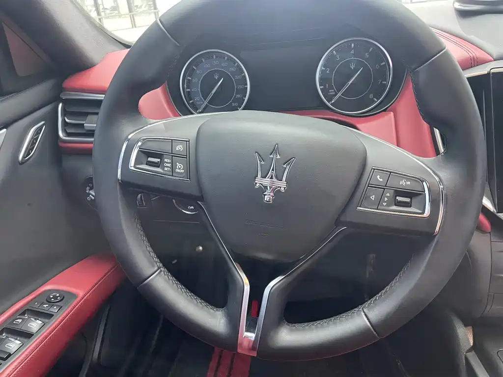 Ghibli 2.0 T GT Sharp Edge