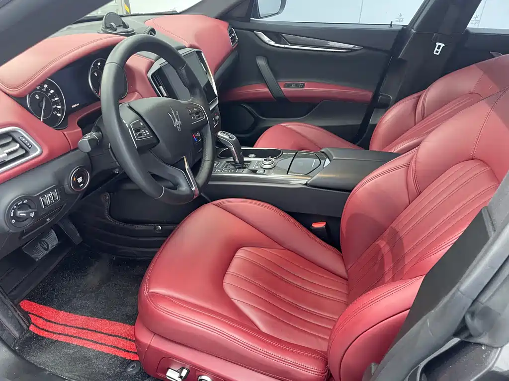 Ghibli 2.0 T GT Sharp Edge