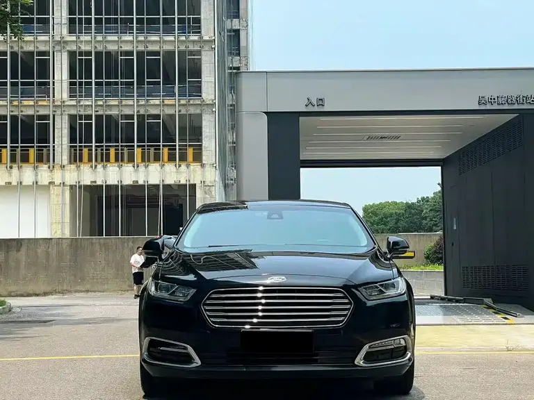Ford Taurus EcoBoost 245 Luxury