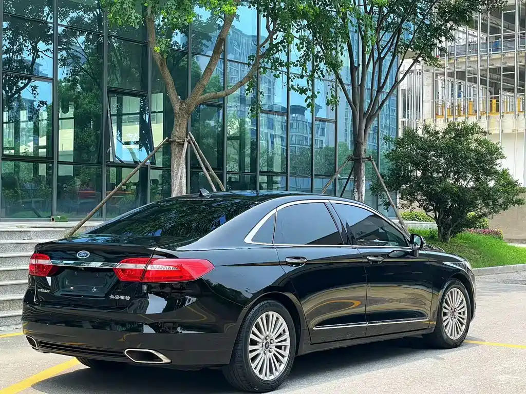 Taurus EcoBoost 245 Luxury