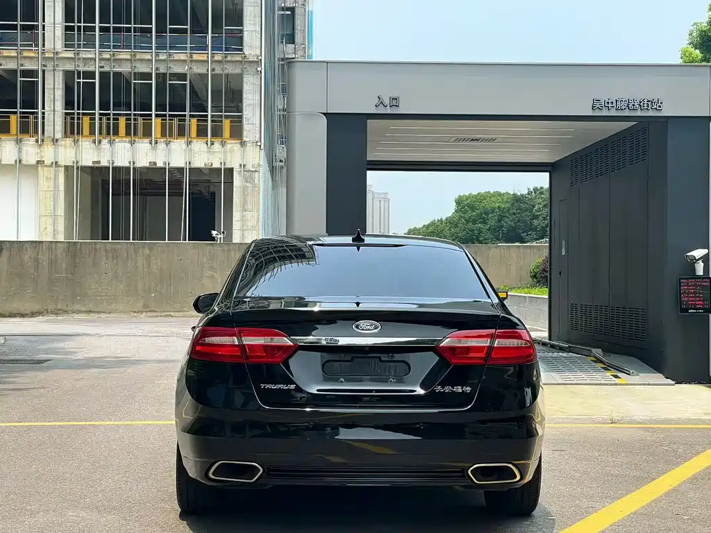 Taurus EcoBoost 245 Luxury