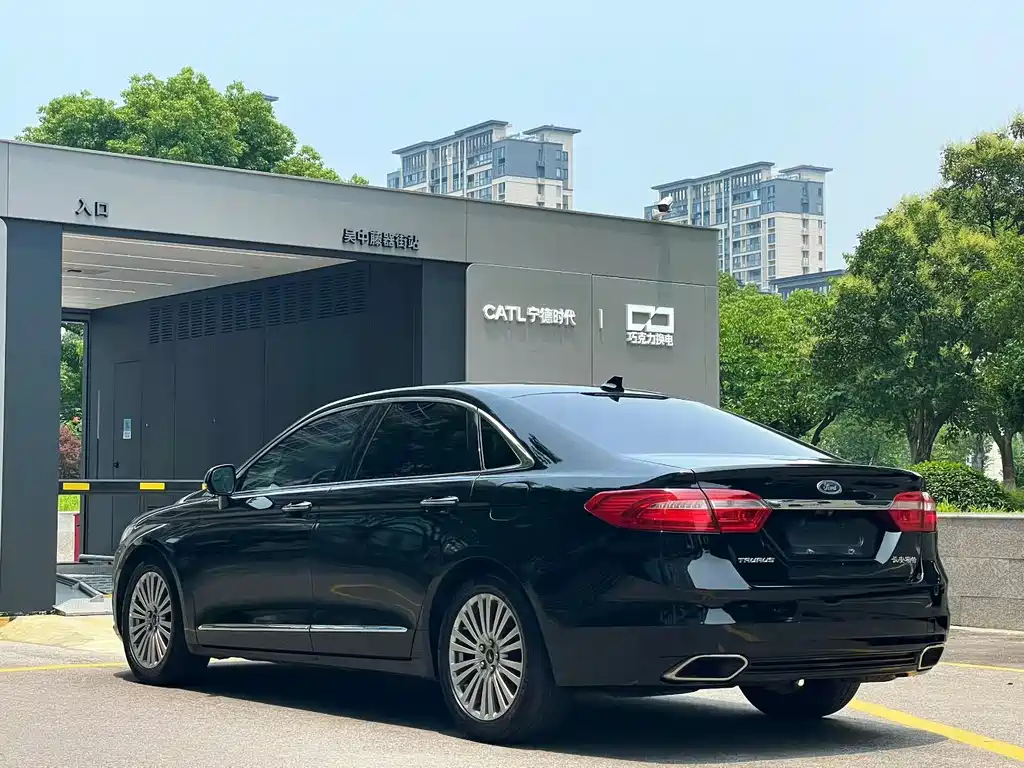 Taurus EcoBoost 245 Luxury