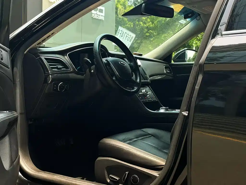 Taurus EcoBoost 245 Luxury