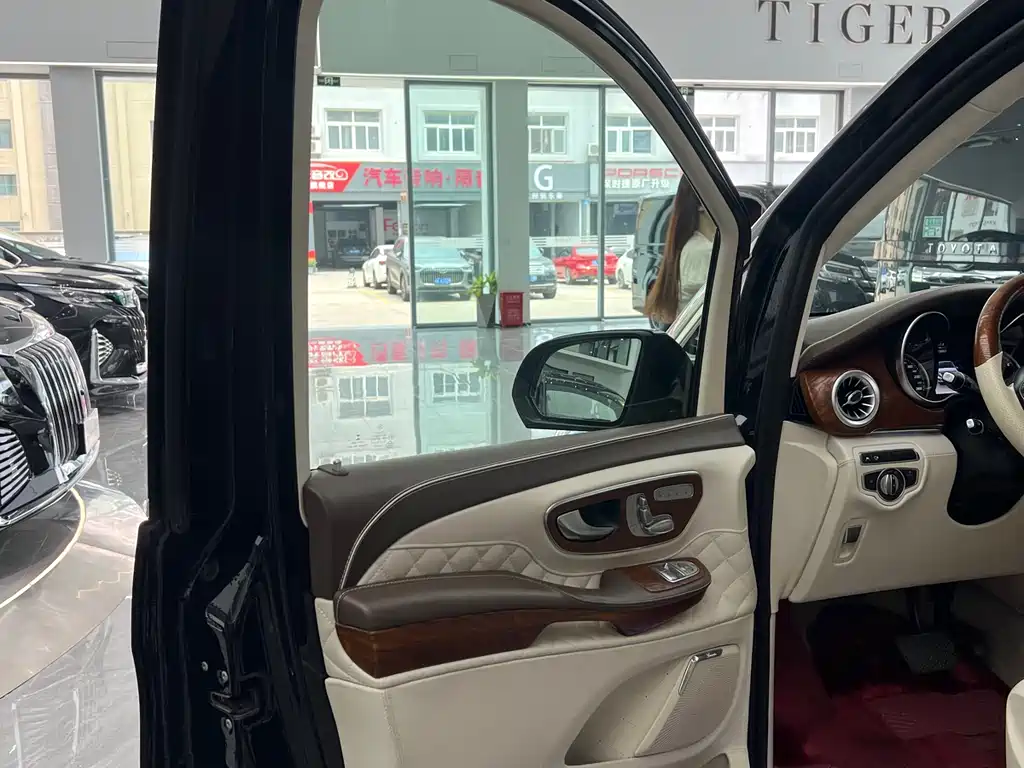 Mercedes-Benz V-Class V 260 L Distinguished Extended CN-VI