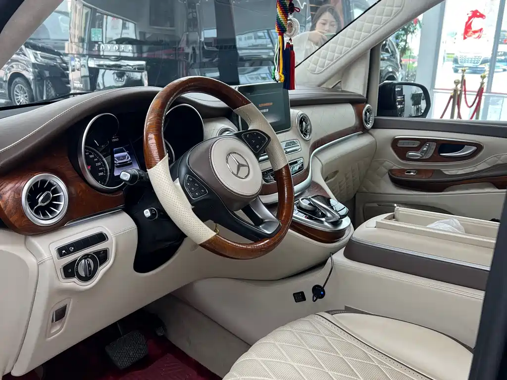 Mercedes-Benz V-Class V 260 L Distinguished Extended CN-VI