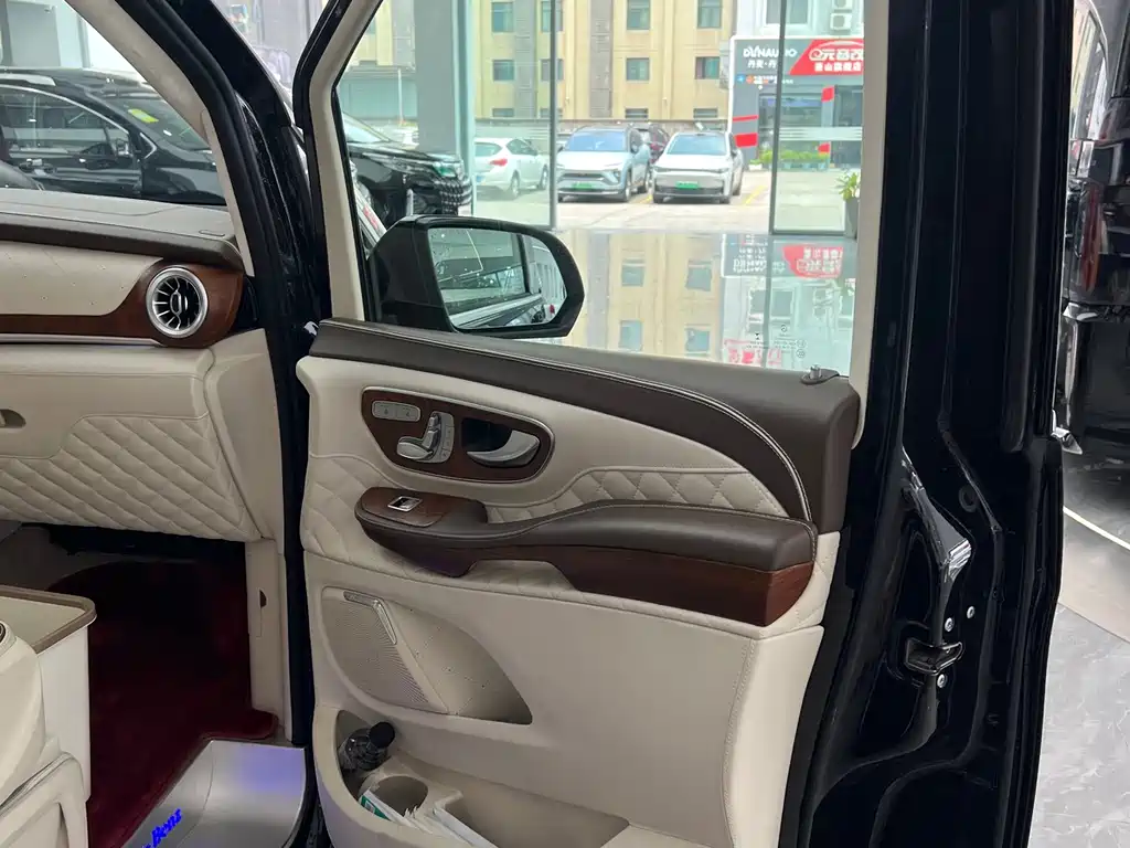 Mercedes-Benz V-Class V 260 L Distinguished Extended CN-VI