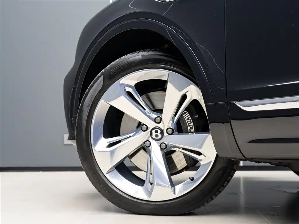 Bentayga 4.0 T V8 LWB Range