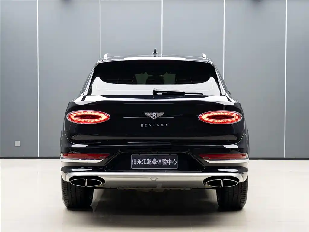 Bentayga 4.0 T V8 LWB Range