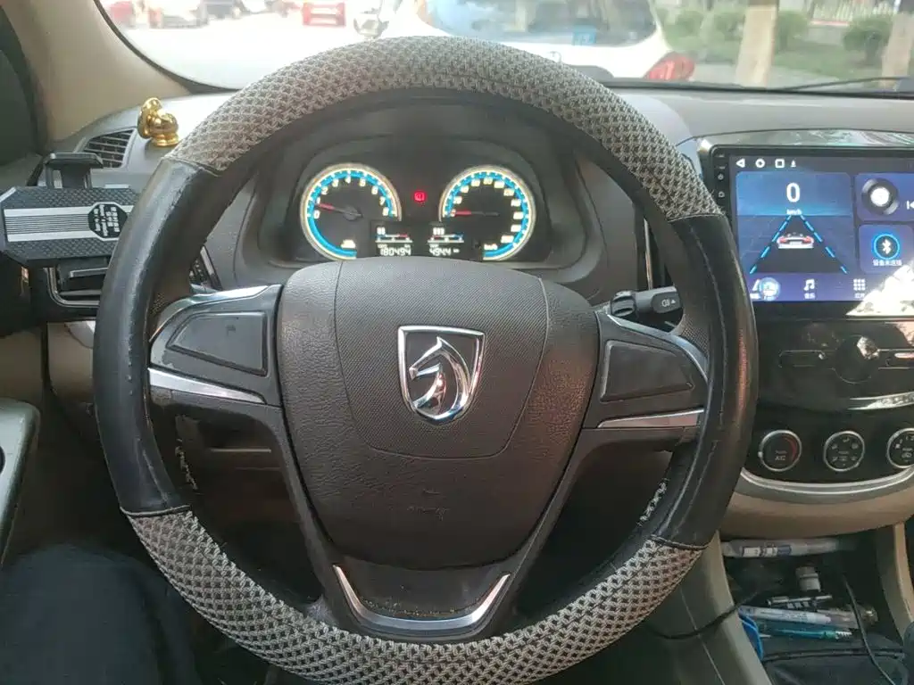 Baojun 730 1.5 L Manual Standard 7-seat