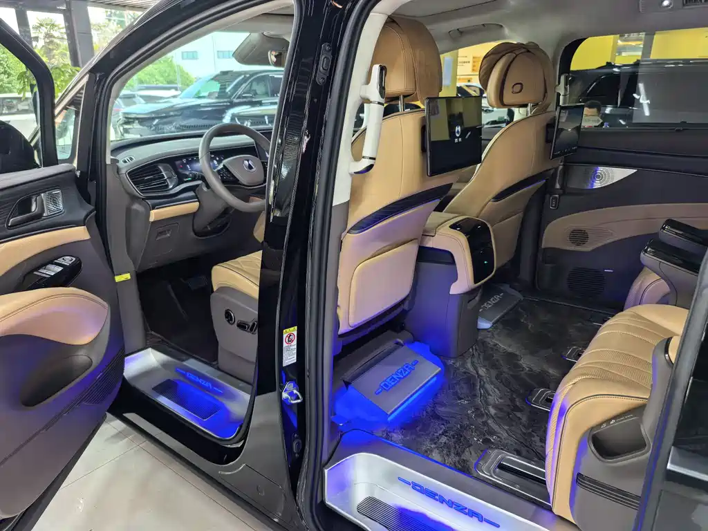 Denza D9 DM-i 970 4 WD Flagship