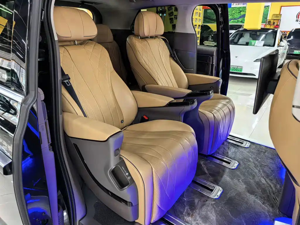 Denza D9 DM-i 970 4 WD Flagship