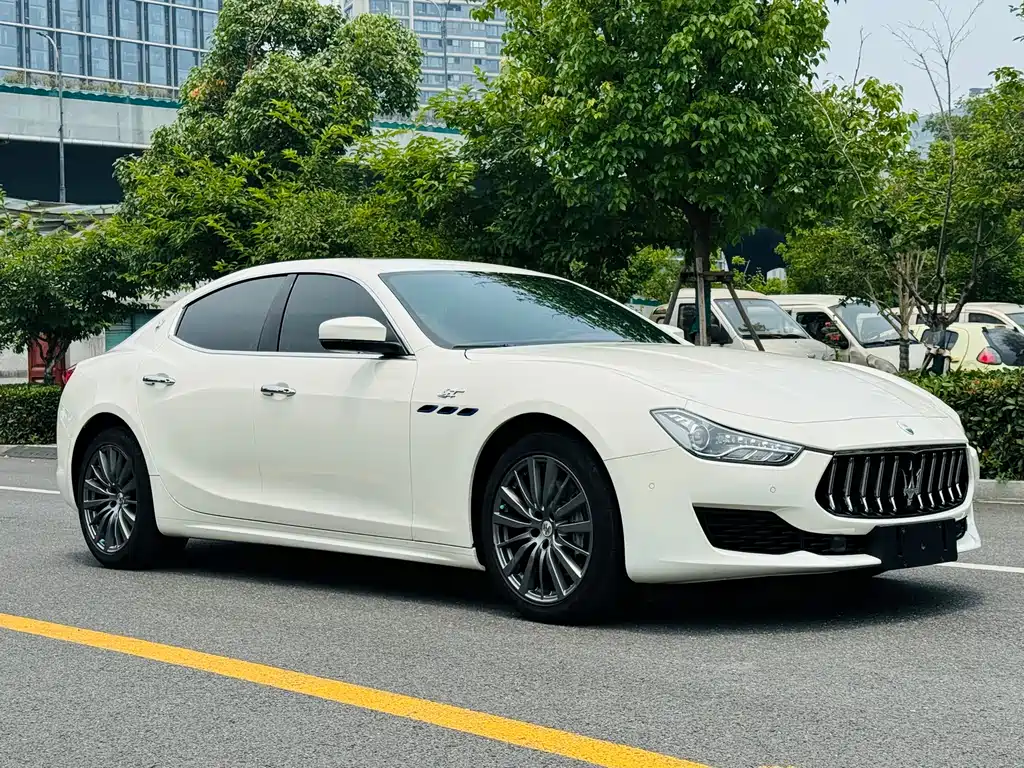 Ghibli 2.0 T GT Sharp Edge