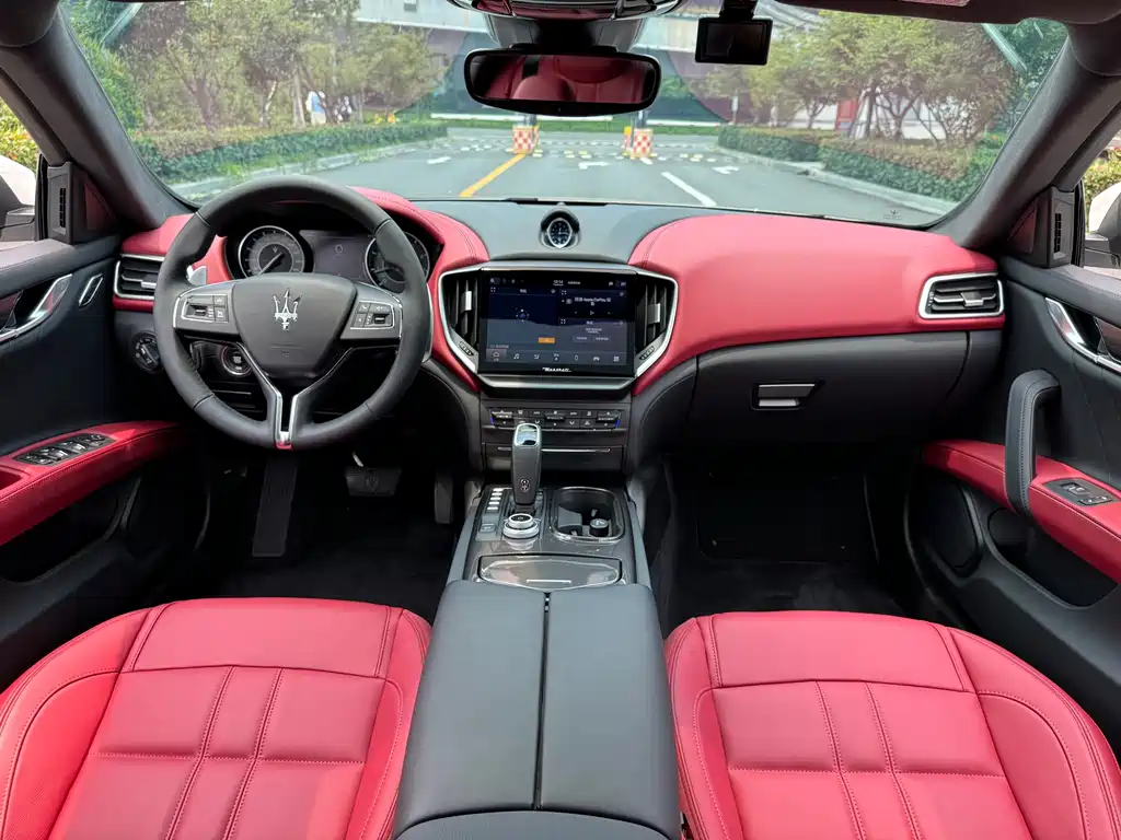 Ghibli 2.0 T GT Sharp Edge