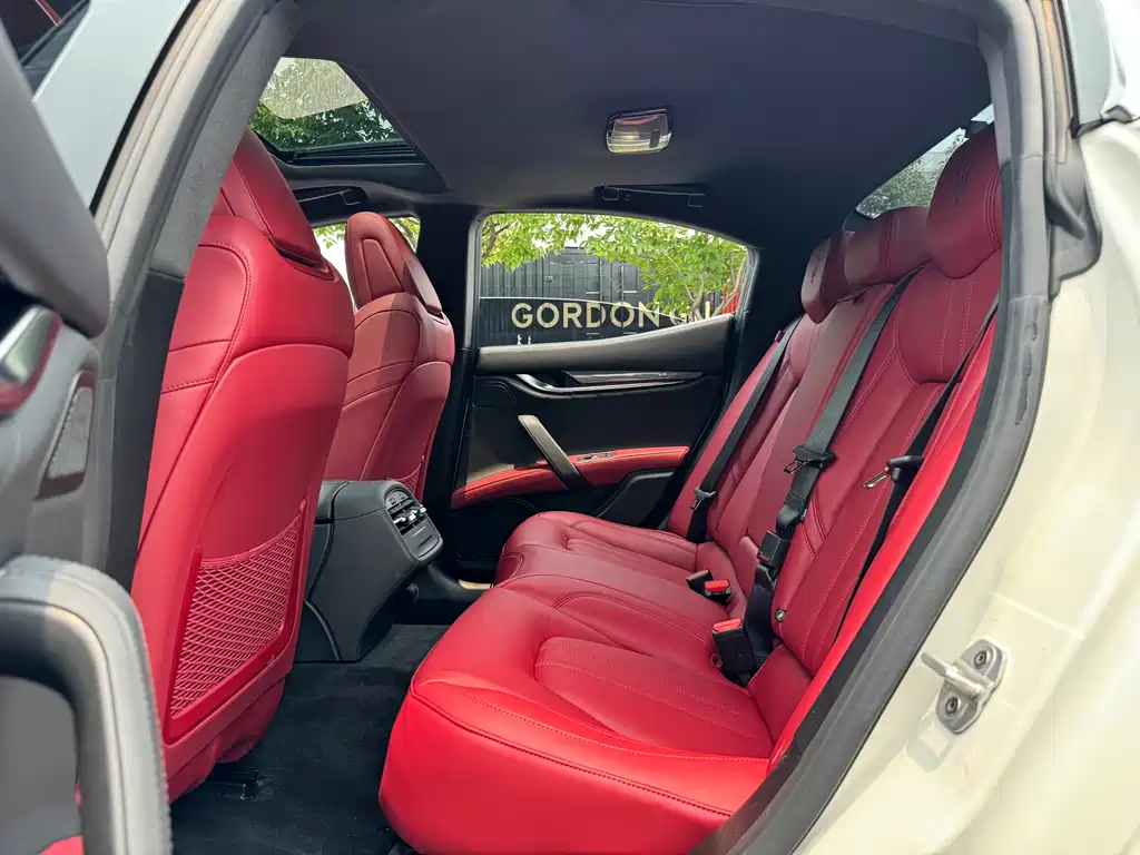 Ghibli 2.0 T GT Sharp Edge