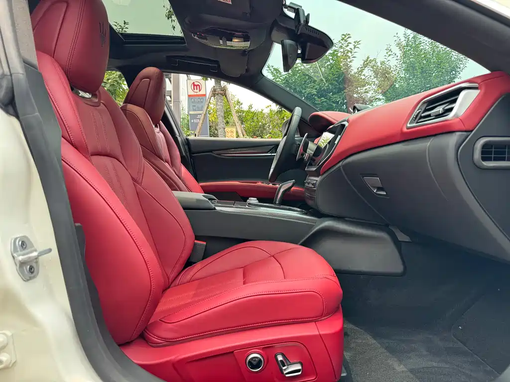 Ghibli 2.0 T GT Sharp Edge