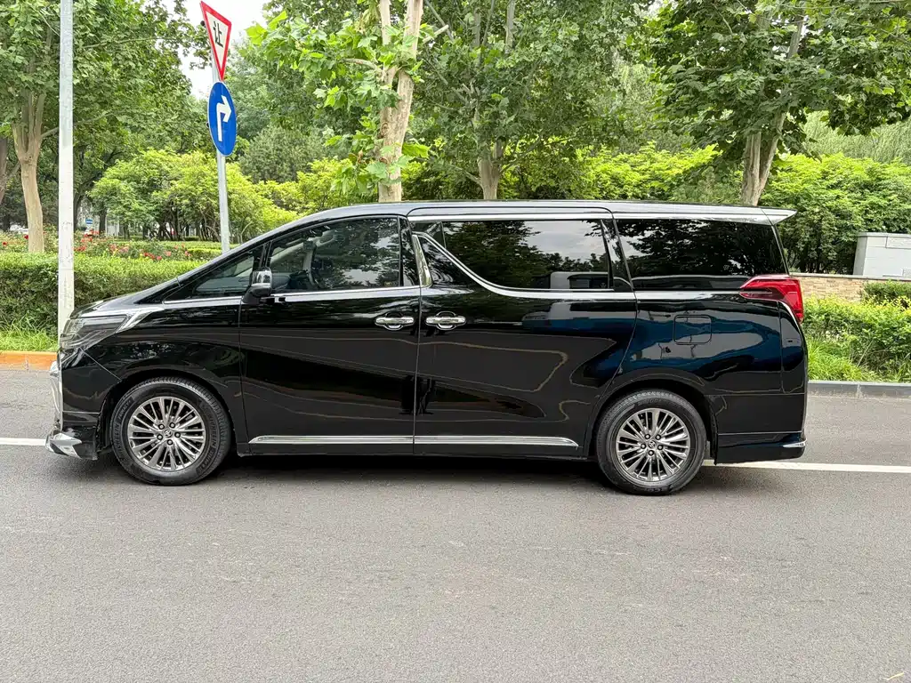 Alphard 3.5 L Distinguished