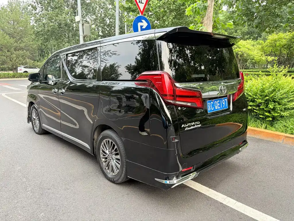 Alphard 3.5 L Distinguished