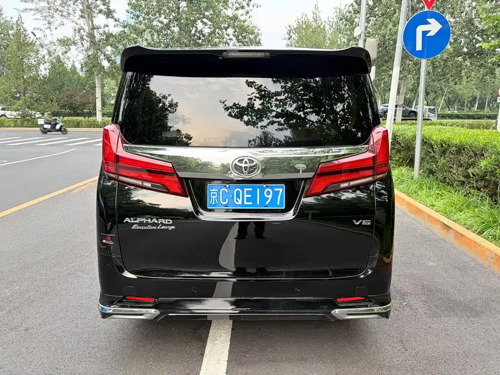 Alphard 3.5 L Distinguished