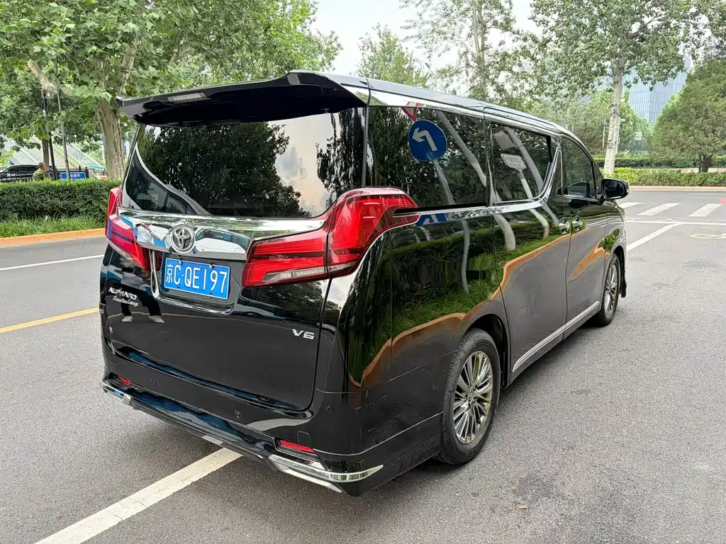 Alphard 3.5 L Distinguished