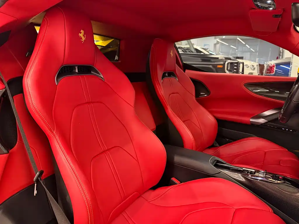 SF90 3.9 T V8 Stradale