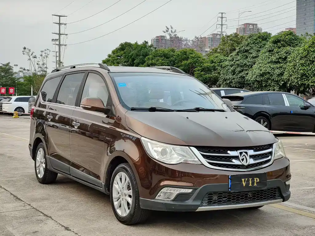 Baojun 730 1.5 L Manual Luxury Navigation ESP 7-seat
