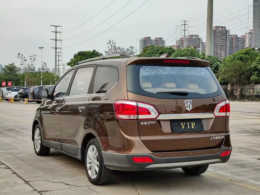 Baojun 730 1.5 L Manual Luxury Navigation ESP 7-seat