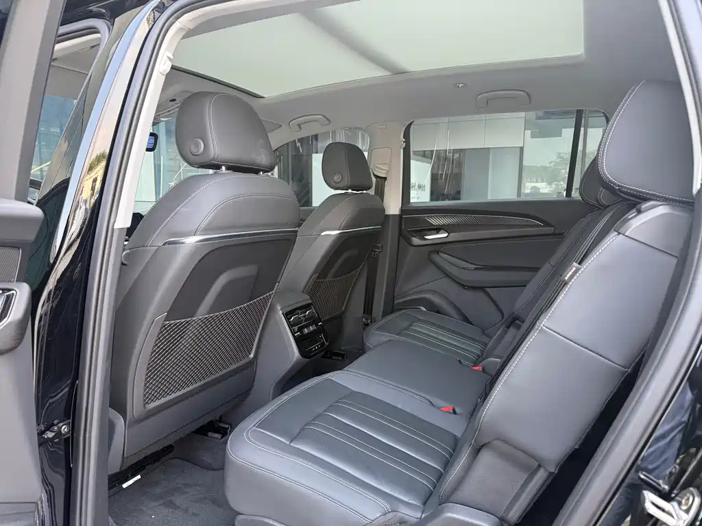 Audi Q6 40 TFSI quattro Cloud View Feather Package 7-seat
