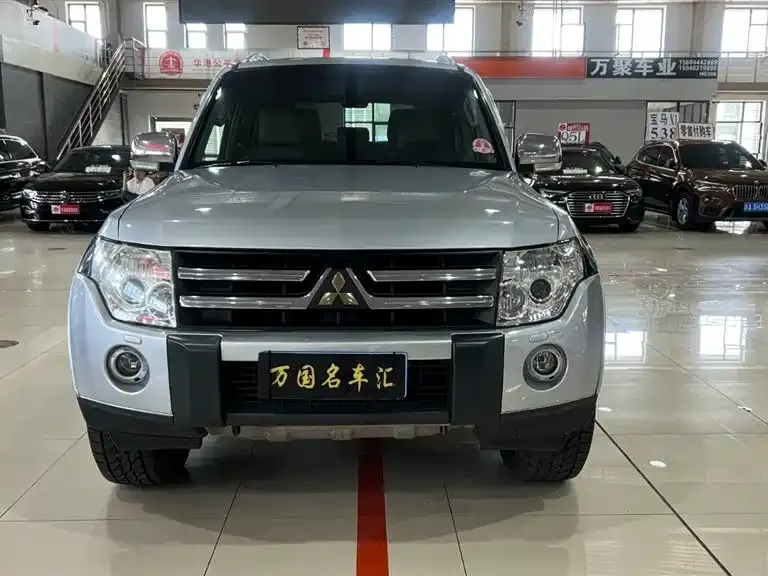 Mitsubishi Pajero (Import) 帕杰罗进口 2009款 3.8 L 五门 尊贵版