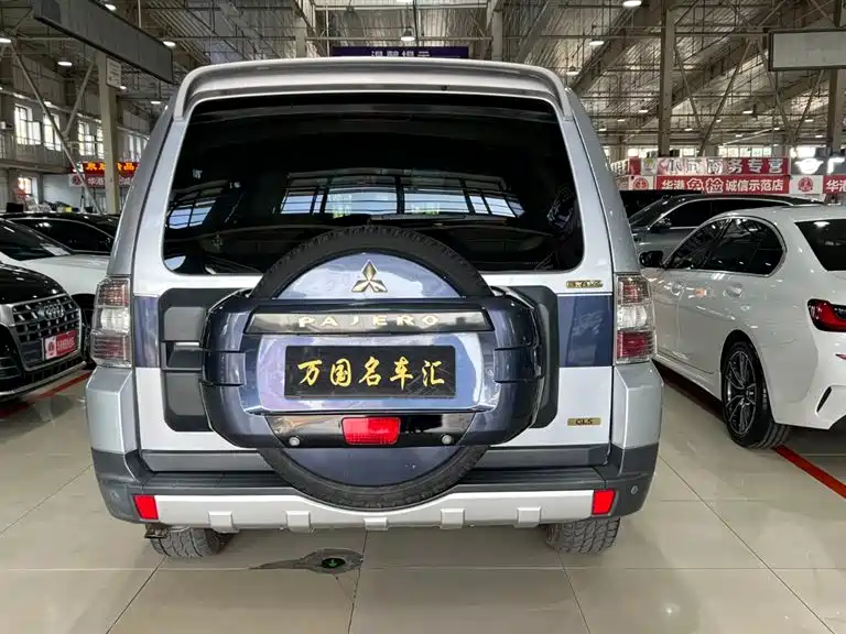 Pajero (Import) 帕杰罗进口 2009款 3.8 L 五门 尊贵版