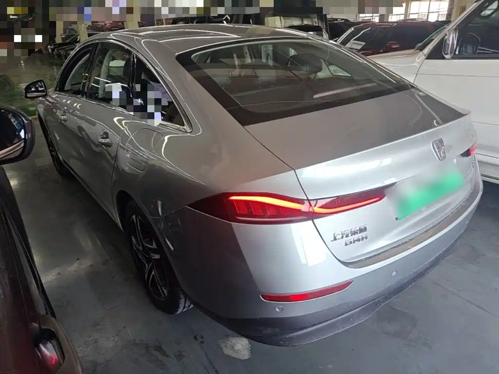 Roewe D7 DMH 125 km Flagship