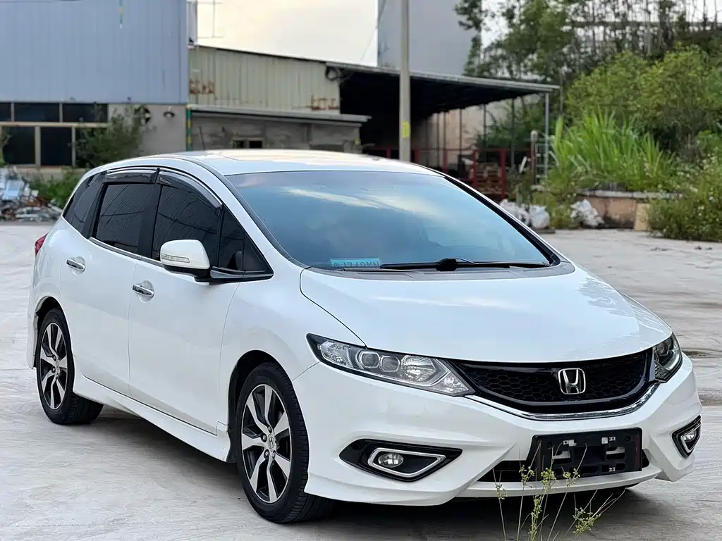 Jade 210 TURBO CVT Style 5-seat