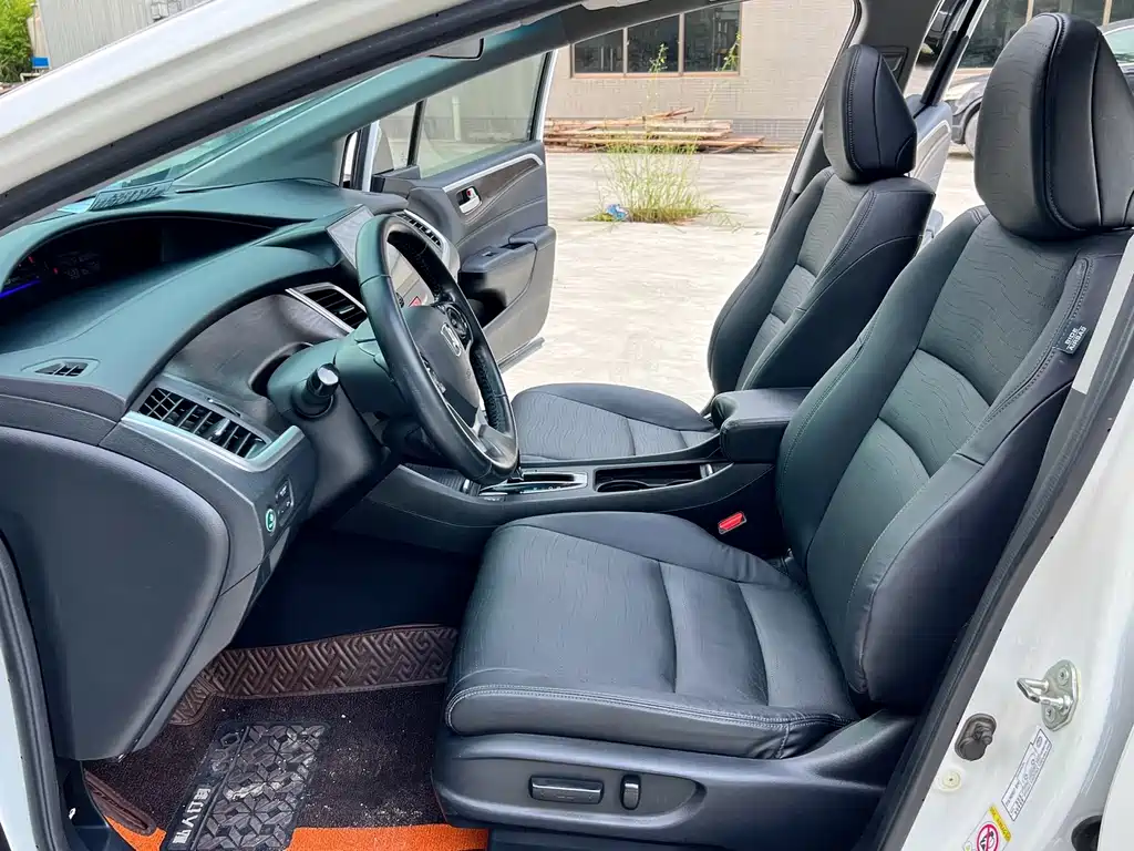 Jade 210 TURBO CVT Style 5-seat