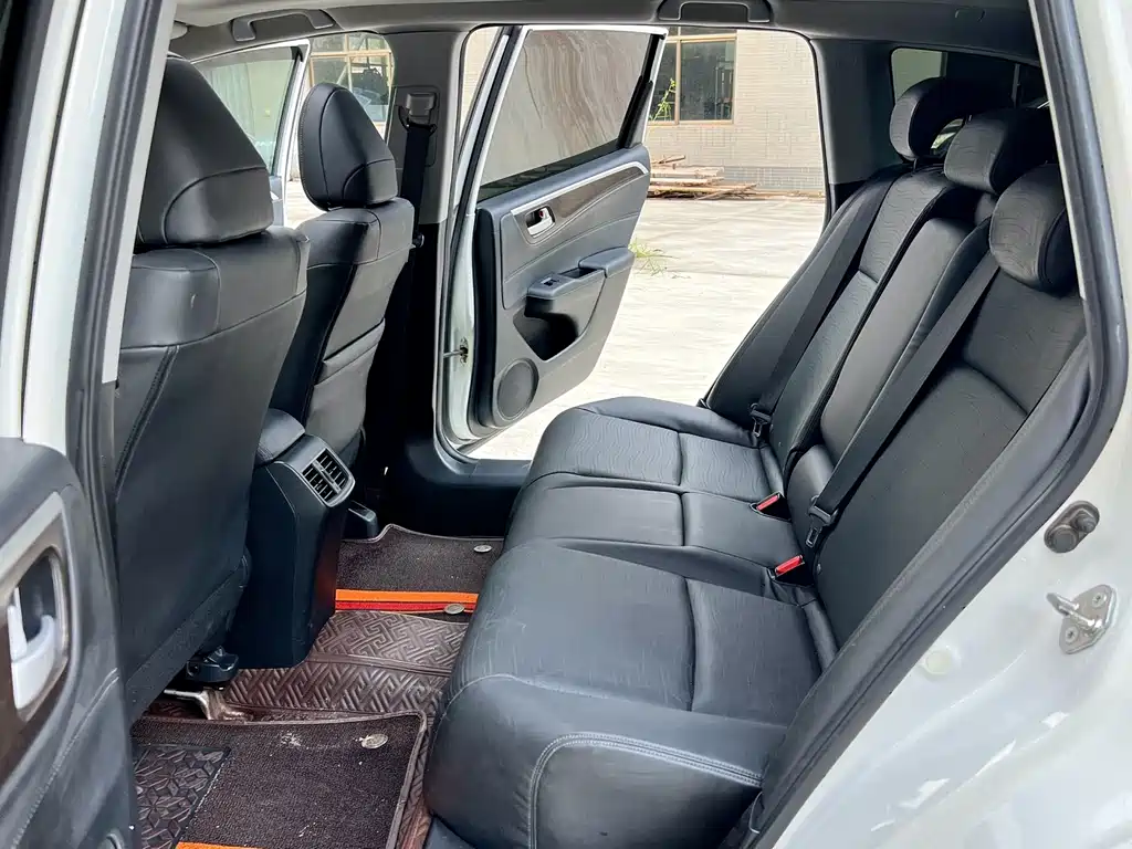 Jade 210 TURBO CVT Style 5-seat