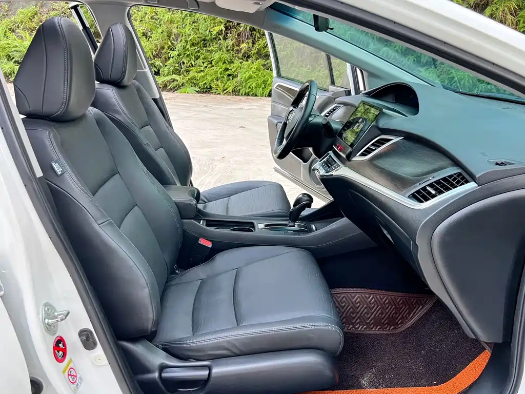 Jade 210 TURBO CVT Style 5-seat