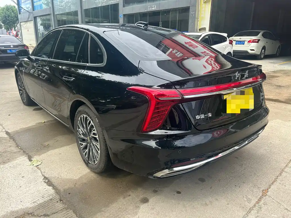 Hongqi H5 2.0 T Auto Connected Flagship