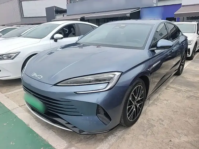 BYD Seal DM-i 1.5 T 121 km Honored